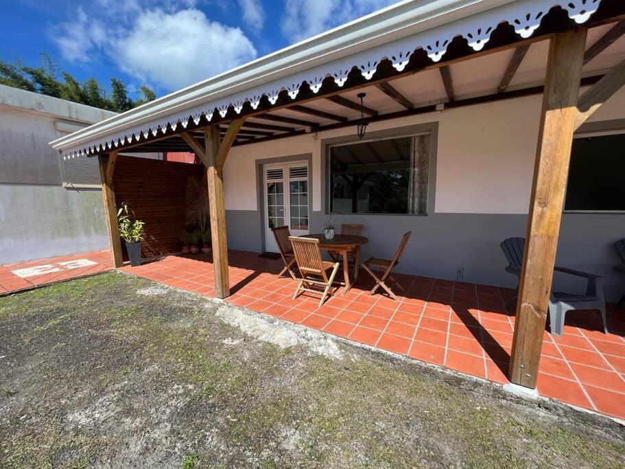 972B-Coin De Verdure Au Pied De La Montagne Pelee Le Morne-Rouge Luaran gambar